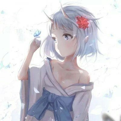 职校门口排起长队